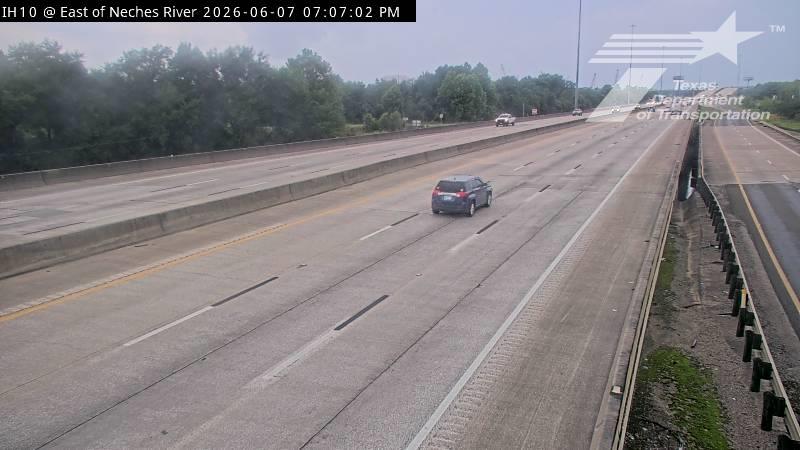 Live snapshot from BMT - IH-10 @ East of Neches River