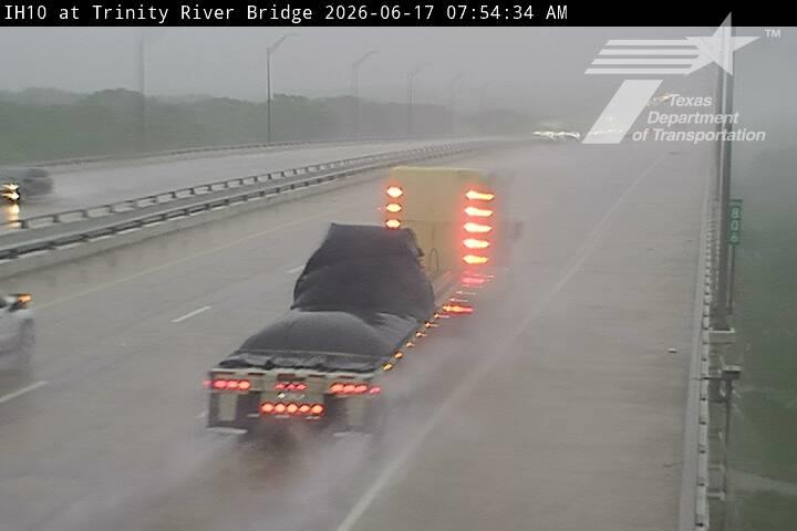 Live snapshot from BMT - IH-10 @ Trinity River Bridge - Wallisville