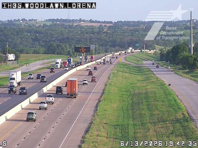 Live snapshot from IH35 North of Woodlawn