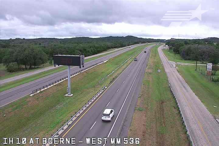 Live snapshot from IH 10 at Boerne - West (MM 536)