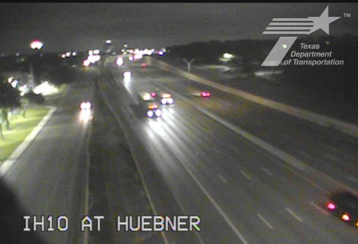 Live snapshot from IH 10 at Huebner
