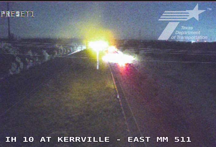 Live snapshot from IH 10 at Kerrville - East (MM 511)