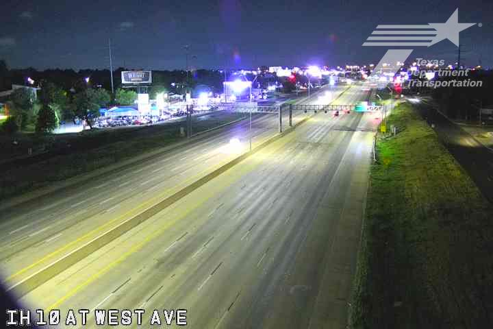 Live snapshot from IH 10 at West Ave