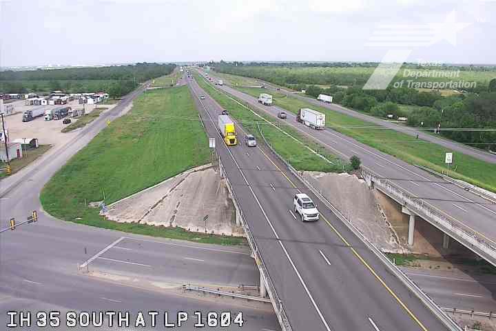 Live snapshot from IH 35 South at LP 1604