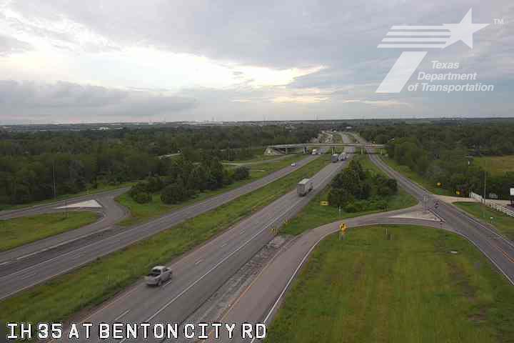 Live snapshot from IH 35 at Benton City Rd