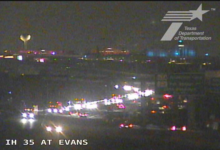 Live snapshot from IH 35 at Evans