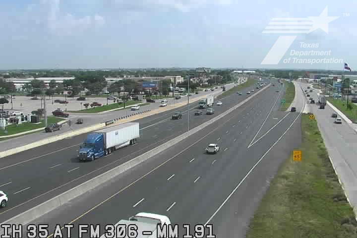 Live snapshot from IH 35 at FM 306 (MM 191)