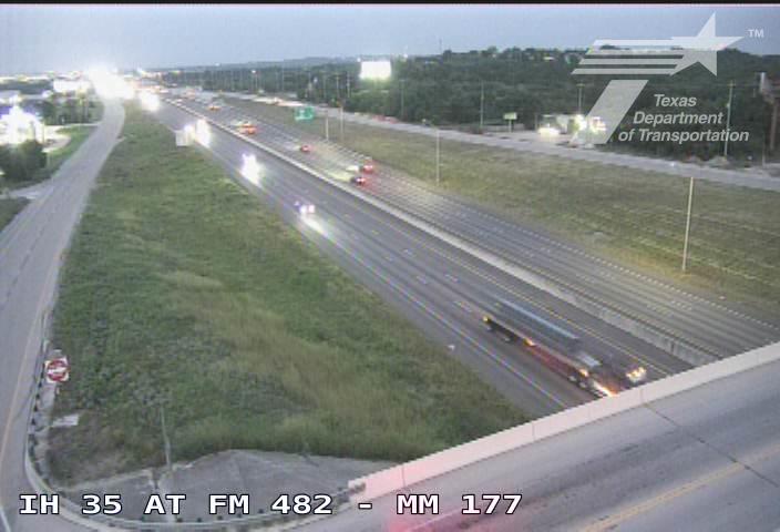 Live snapshot from IH 35 at FM 482 (MM 177)