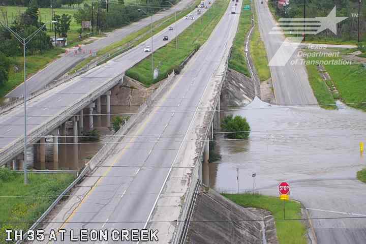 Live snapshot from IH 35 at Leon Creek