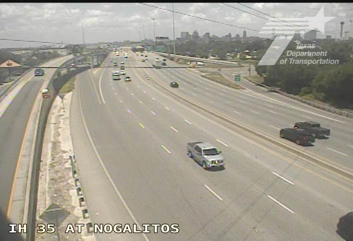 Live snapshot from IH 35 at Nogalitos
