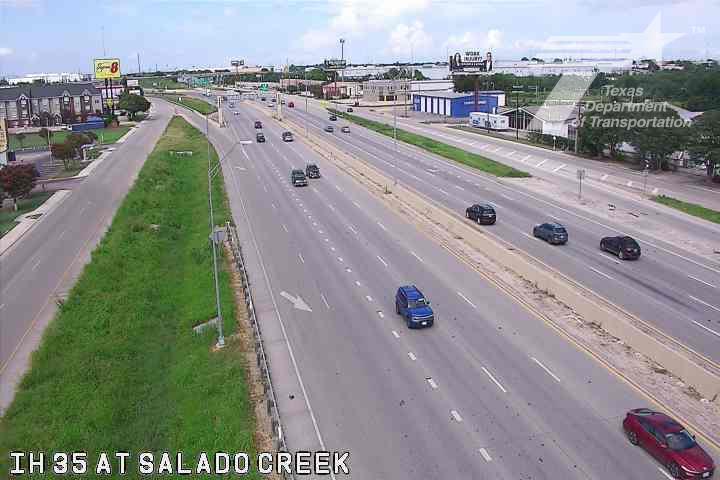 Live snapshot from IH 35 at Salado Creek