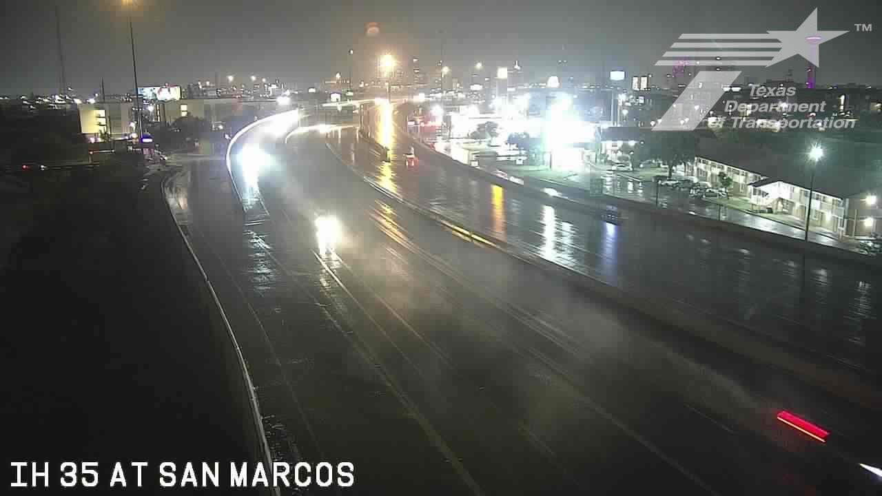 Live snapshot from IH 35 at San Marcos