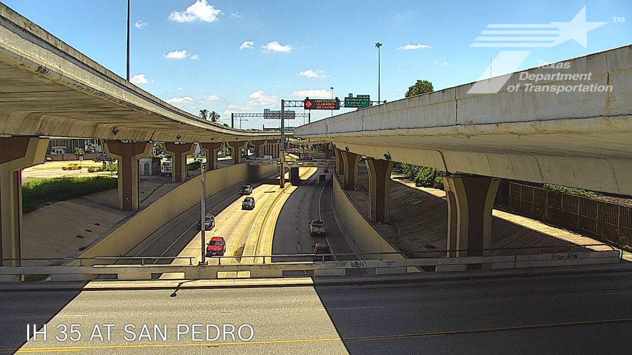 Live snapshot from IH 35 at San Pedro