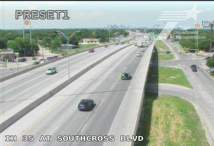 Live snapshot from IH 35 at Southcross
