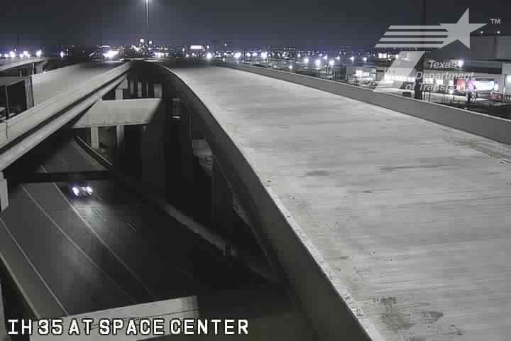 Live snapshot from IH 35 at Space Center