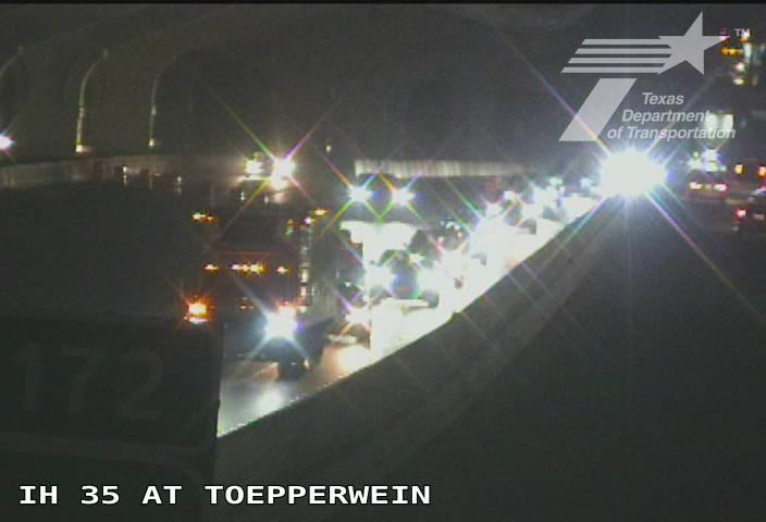 Live snapshot from IH 35 at Toepperwein