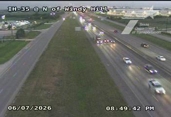 Live snapshot from IH-35 @ N of Windy Hill