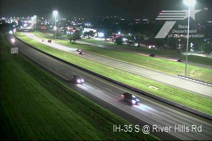 Live snapshot from IH-35 @ River Hills Drive