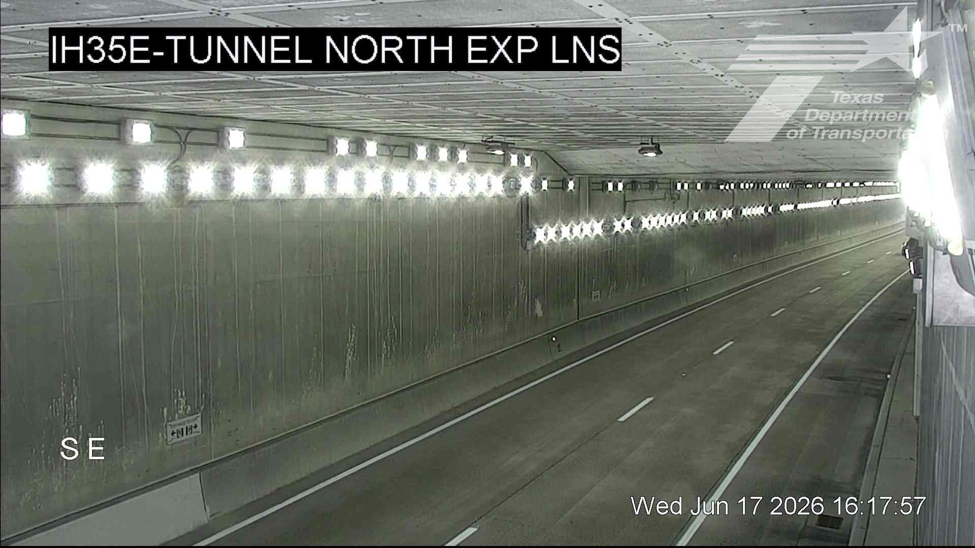 Live snapshot from IH35E @ Tunnel NB Express Lane