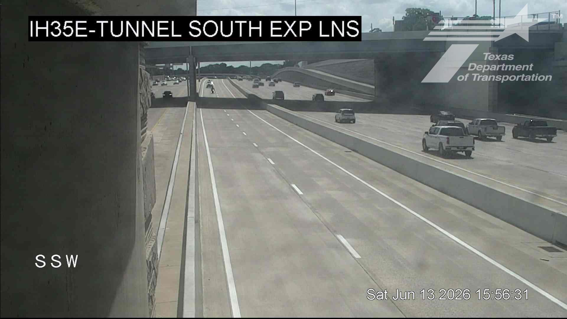 Live snapshot from IH35E @ Tunnel SB Express Lane