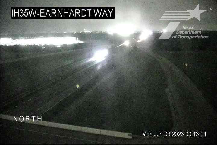Live snapshot from IH35W @ Earnhardt Way